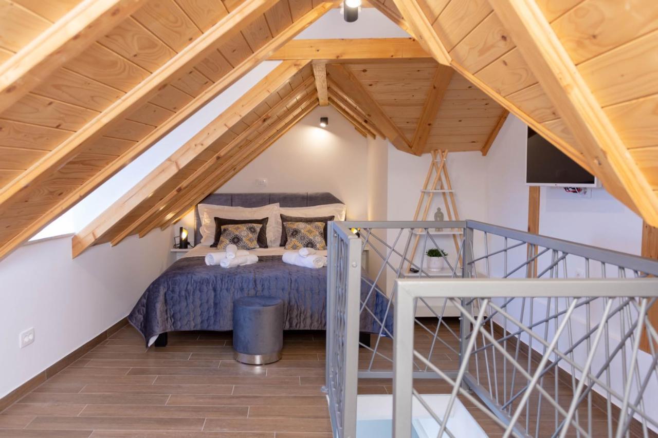 Luxury Rustic Chic Split